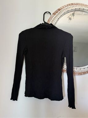Black Ribbed Turtleneck Sweater - Sleek Long Sleeve